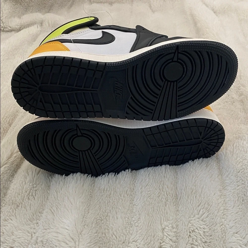 Jordan 1 Retro High Kids Black White Volt University Gold GS Sneakers Size 5Y